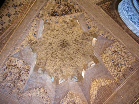 Detalle de techo en el interior de la Alhambra